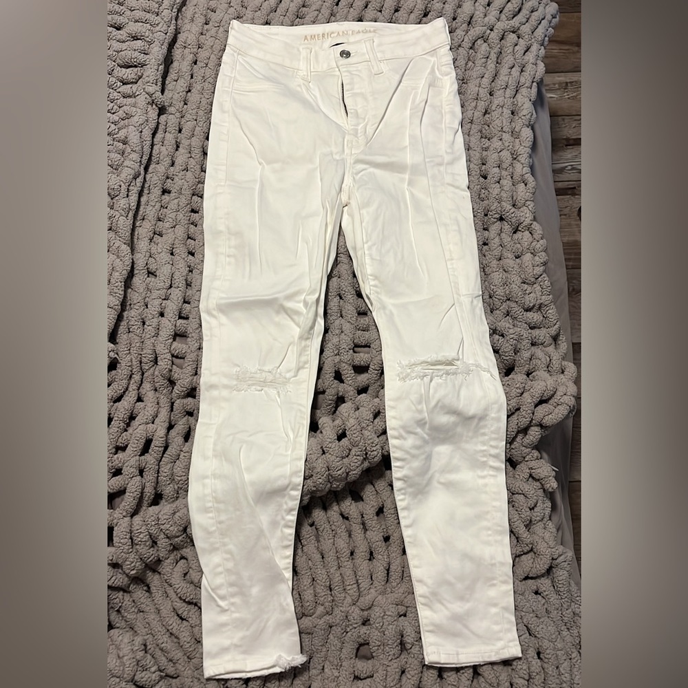 AE Super stretch distressed white skinny jeans size 4S